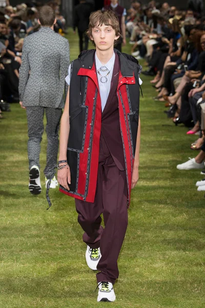 Look 23